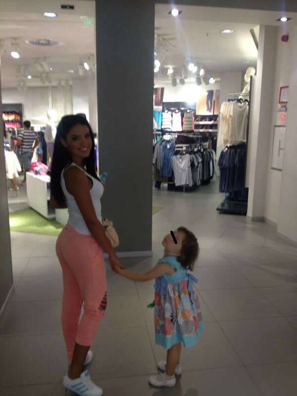 Cele doua au mers prin magazine