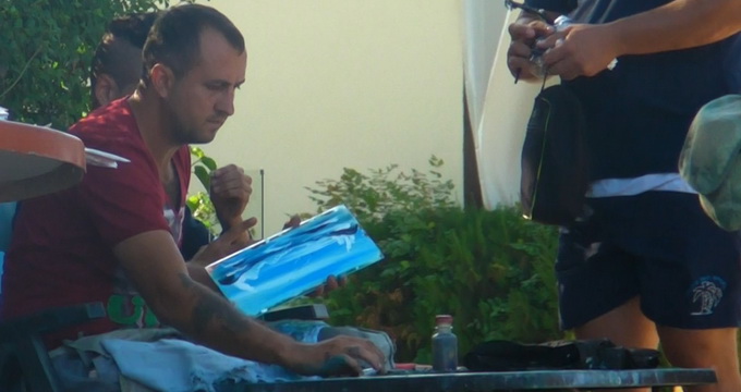 Petrica Hartescu isi vinde picturile pe litoral