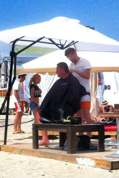 Fostul iubit al Sensualei s-a tuns pe plaja