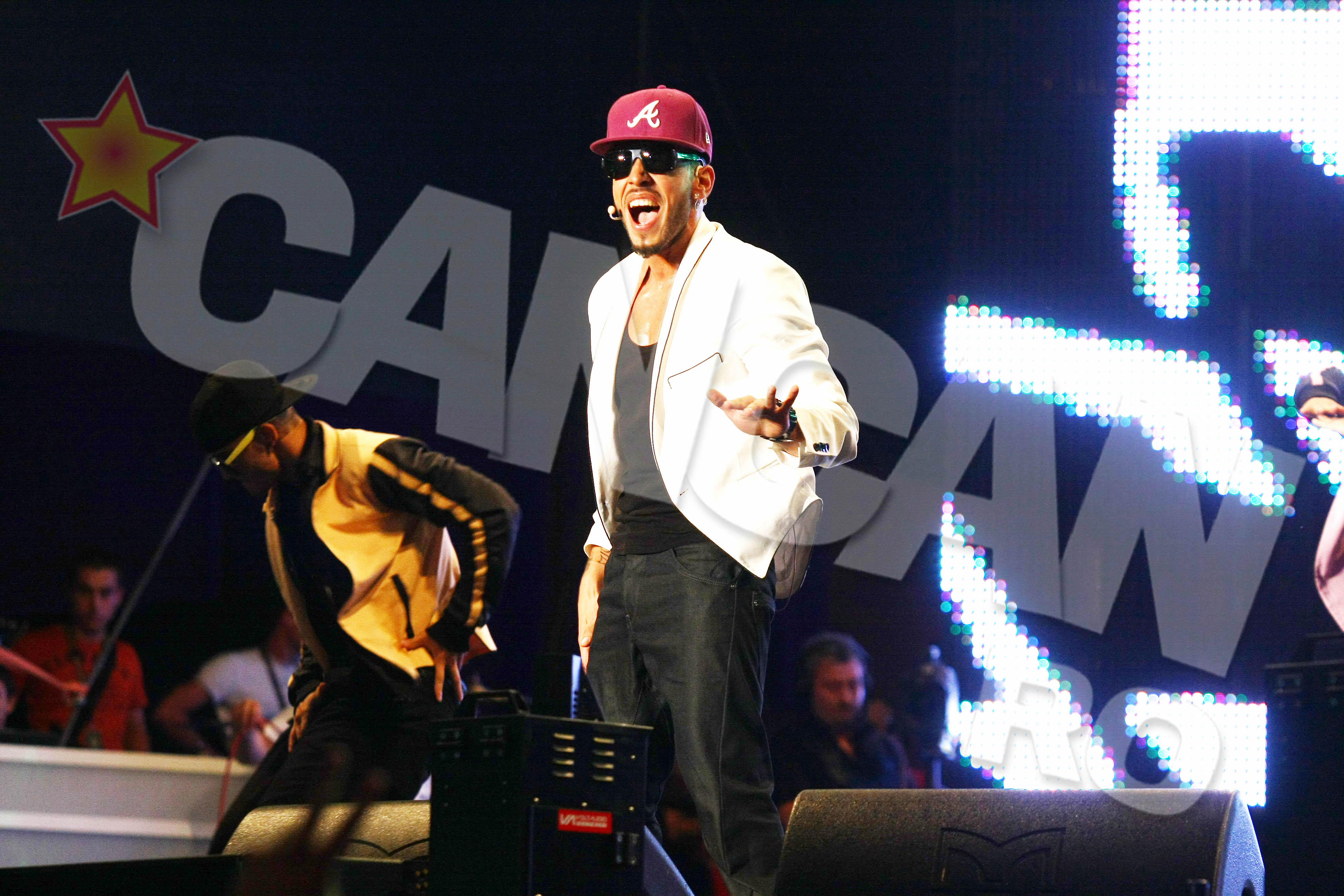 Ca sa poata face fata avalansei de concerte, Velea si-a marit tariful cu 500 de euro