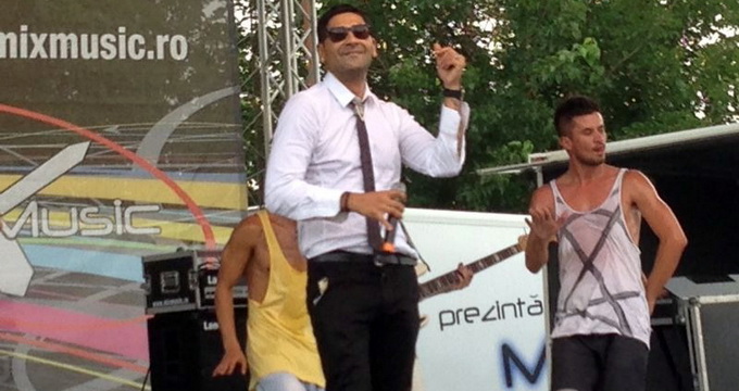 Artistul a fost invitat sa cante la un concert in Lehliu