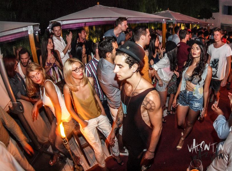 Alex a defilat in prezentarea de moda a unui prieten