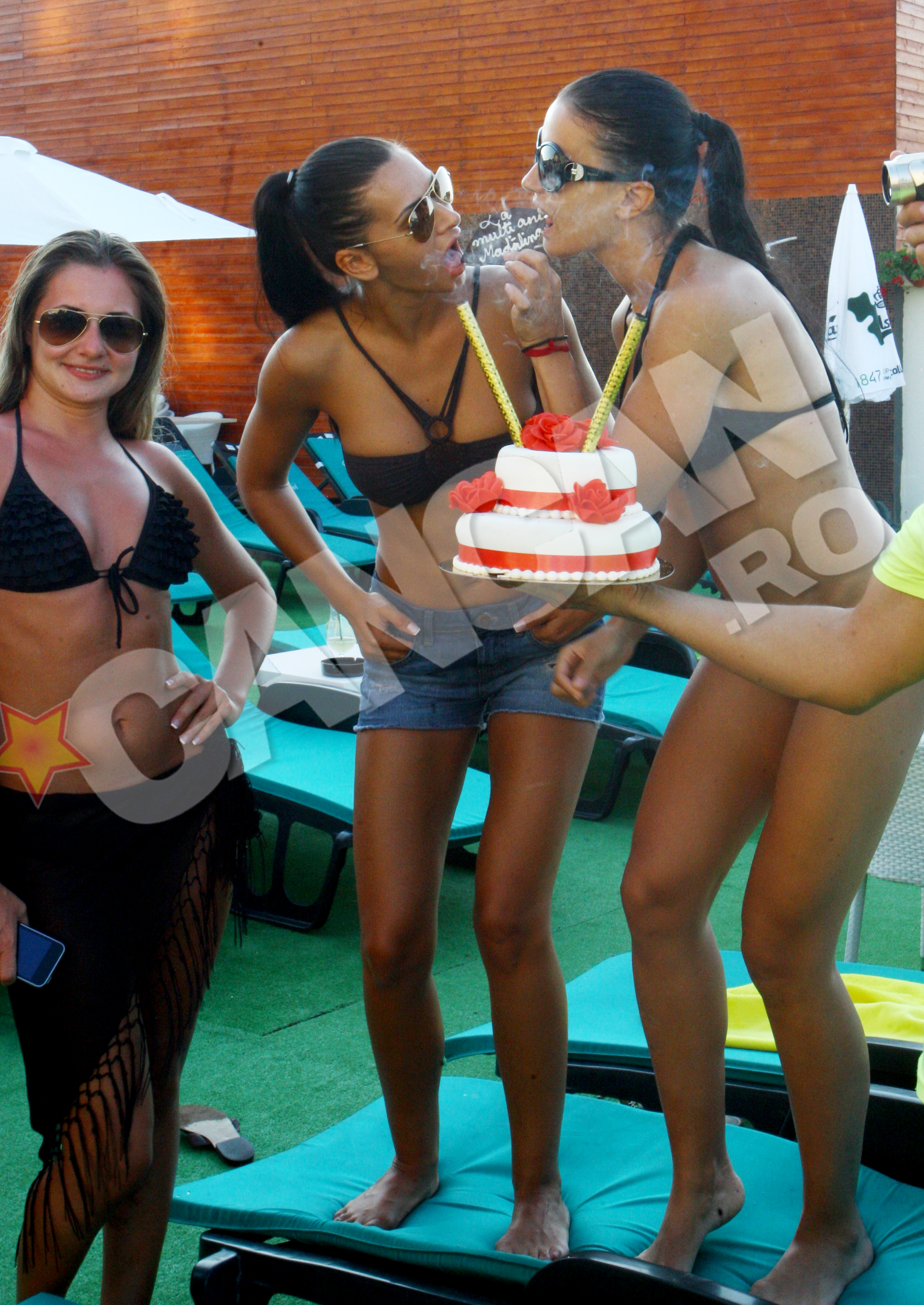 Madalina si-a lasat prietenele sa-i devoreze tortul