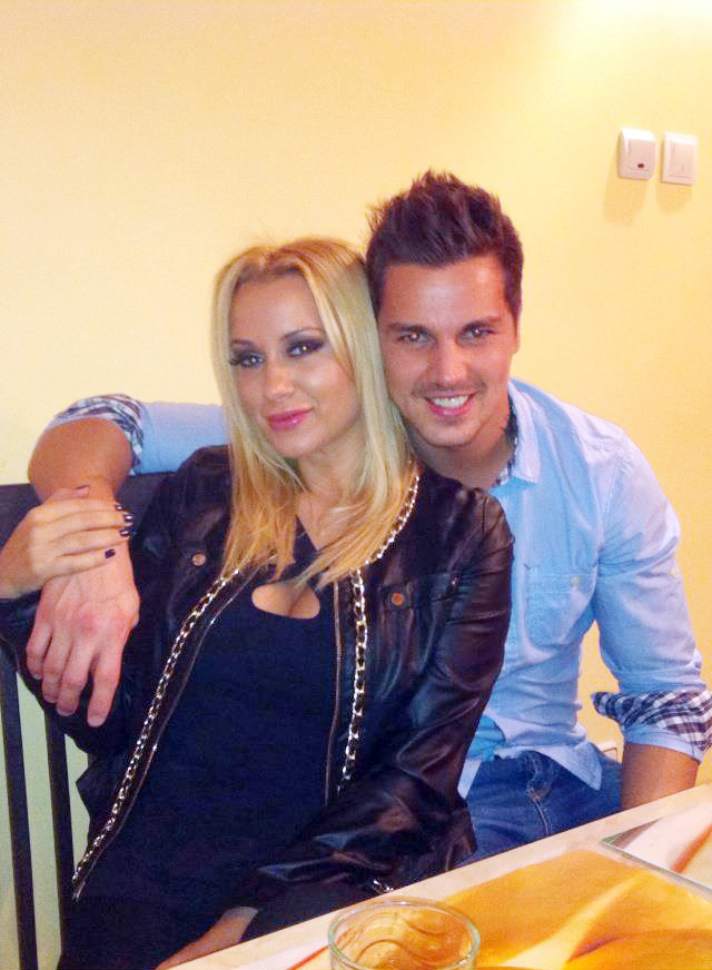 Barboni parea foarte indragostit de Simona, mai ales ca a prezentat-o si familiei