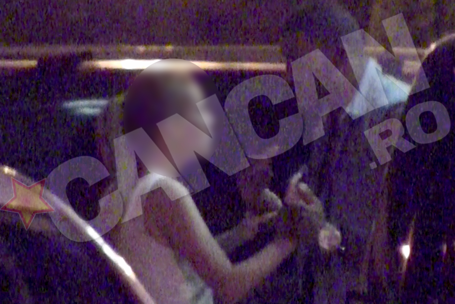 Fata realizeaza pericolul, il prinde de maini si...