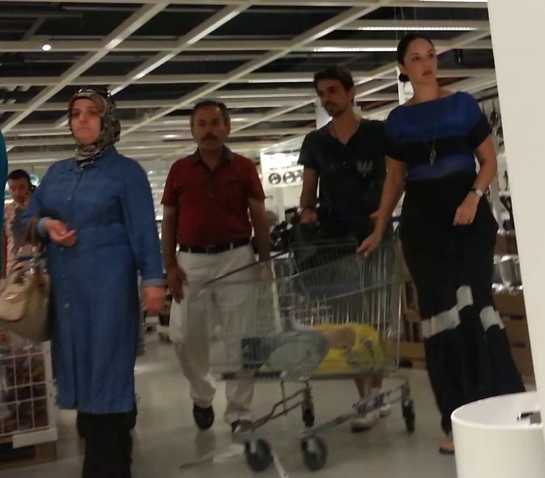 Andreea a batut intreg complexul alaturi de iubitul turc si parintii acestuia