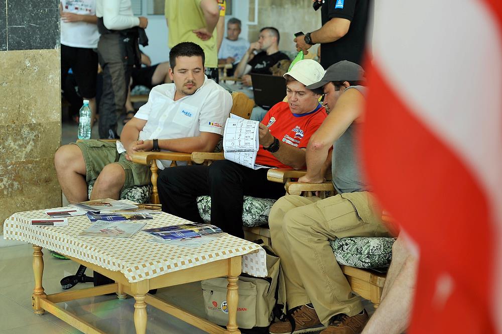 Costelus a fost pasionat mai mult de masini si sporturi extreme decat de femei