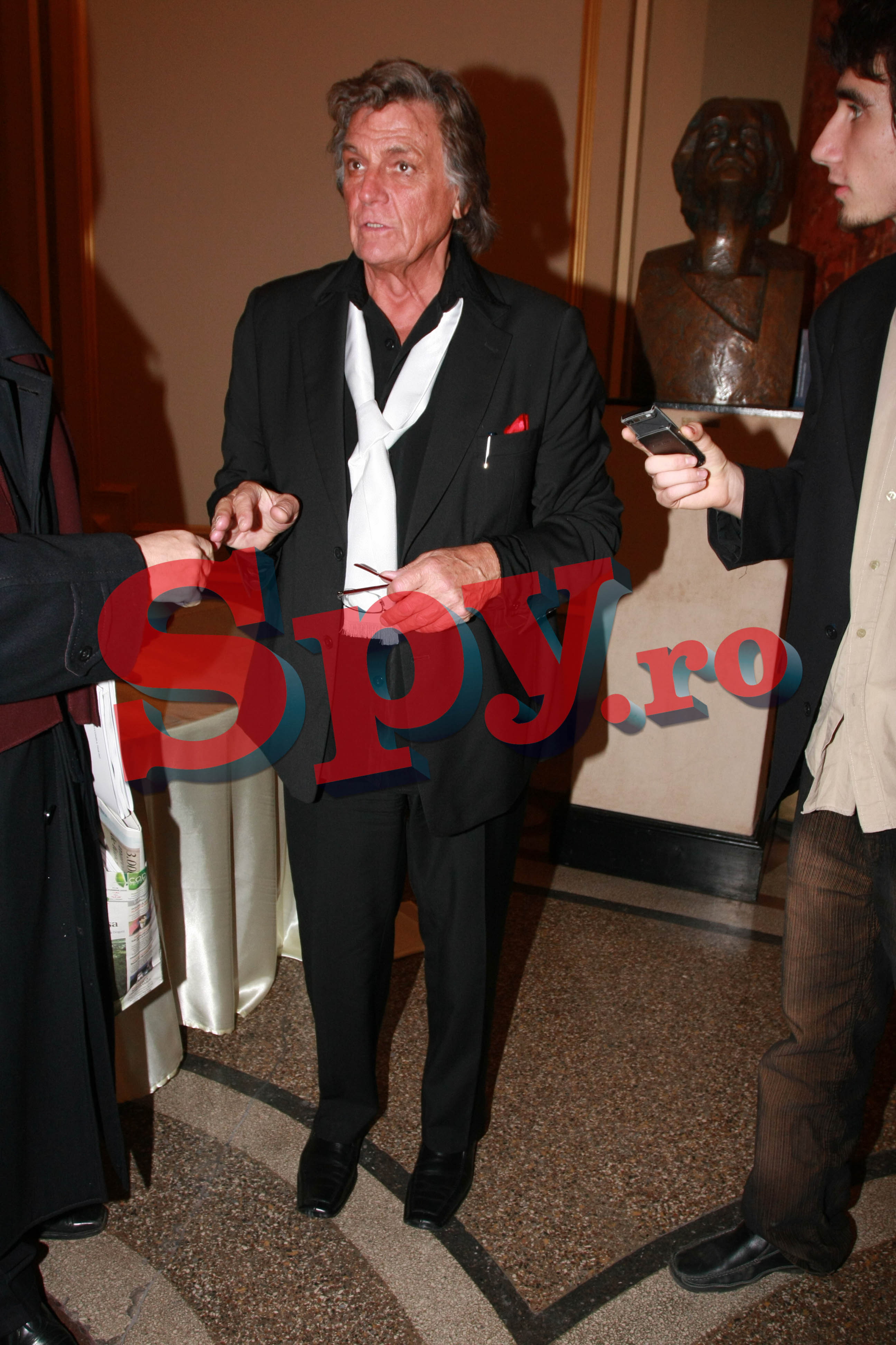 Maestrul Florin Piersic este cel mai elegant actor din generatia sa, impresionand intotdeauna cu tinuta sa