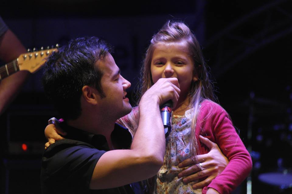 Fiica artistului a urcat pe scena alaturi de tatal sau