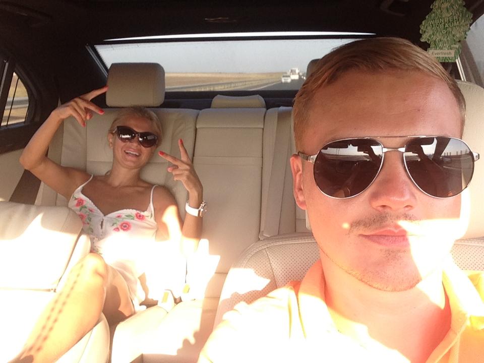 Cei doi se comporta deja ca o familie