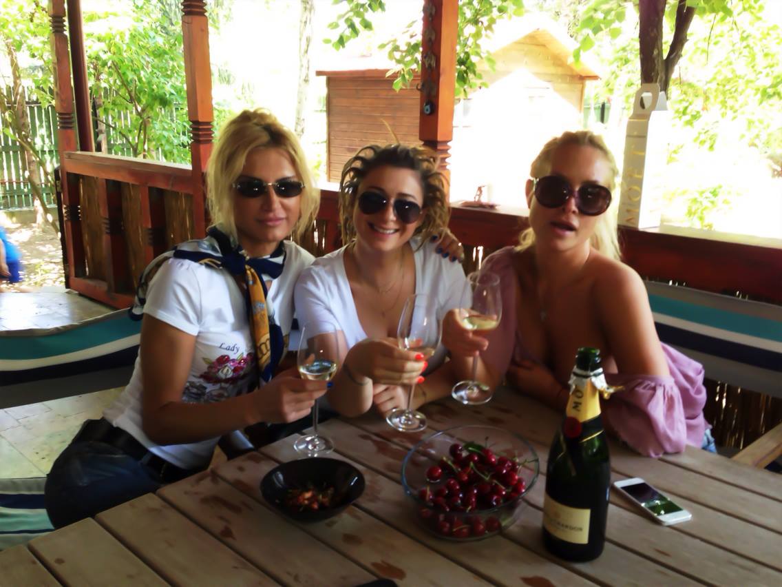 Vica si Anamaria Prodan sunt cele mai bune prietene