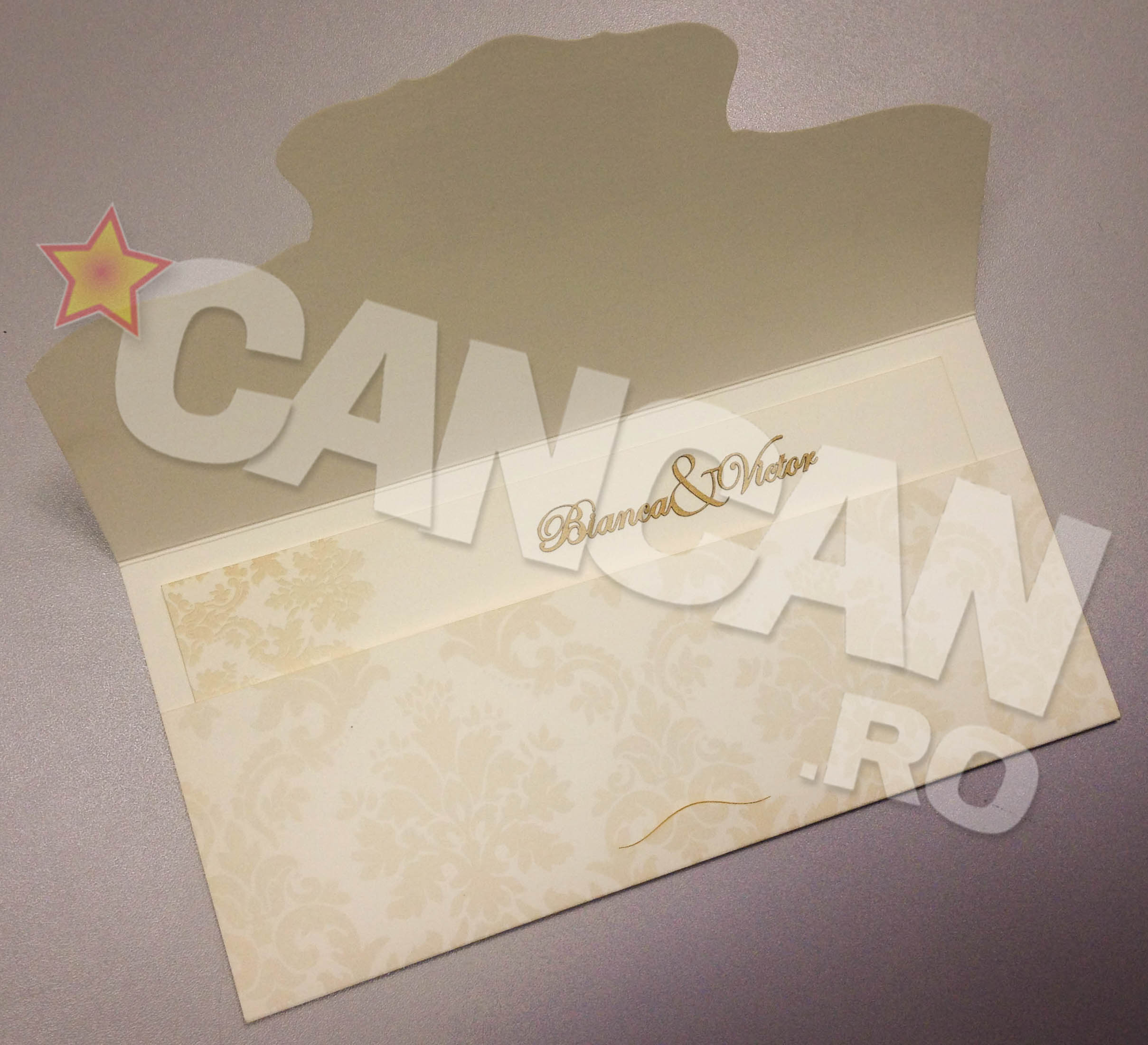 La deschiderea plicului, primele care se vad sunt tot numele celor doi