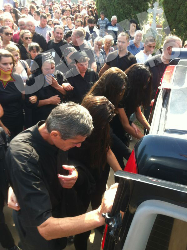 Mona, Ramona, Alina si Emil Gabor nu s-au dezlipit nici o secunda de la capataiul Veronicai Bulai