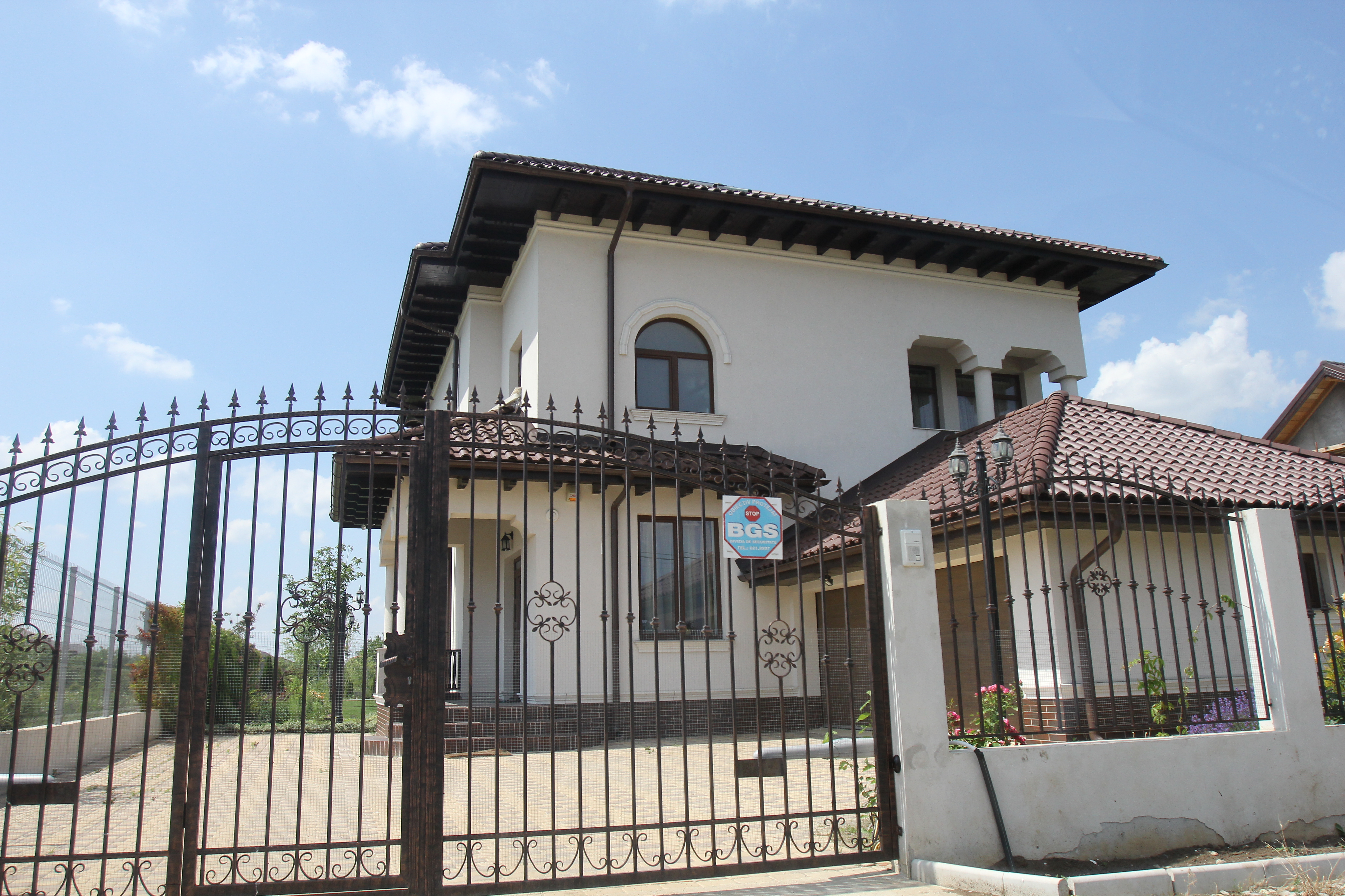 Casa in care Magdalena Dinu ii creste fiica lui Sisu