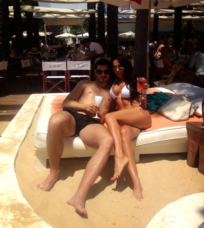 Alex si Orlanda s-au distrat pe o plaja exclusivita