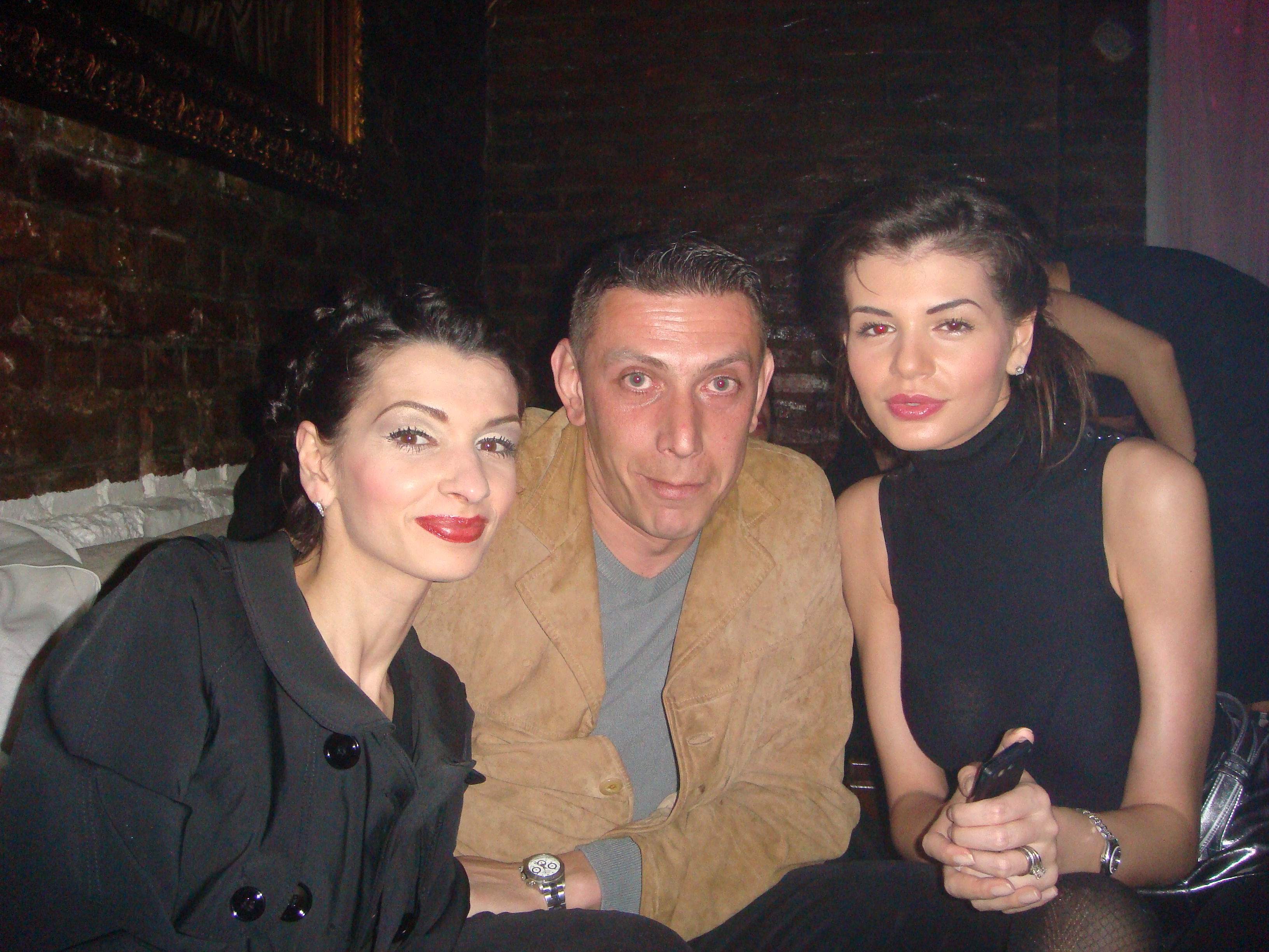 Monica a avut mereu o relatie apropiata cu sora sa mai mare si sotul acesteia