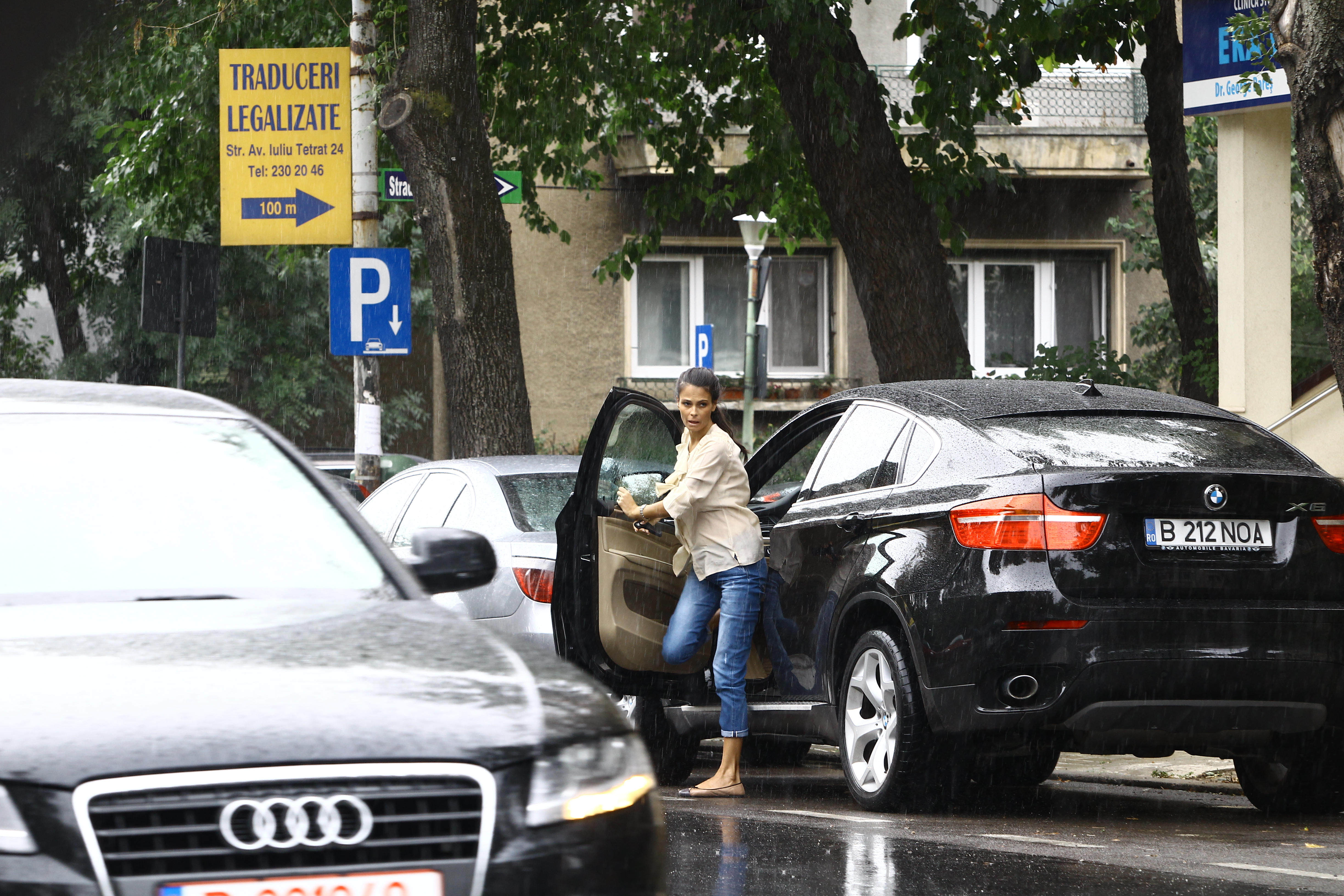 Desi este insarcinata in sapte luni, iubita lui Adi Sana are formele unui manechin