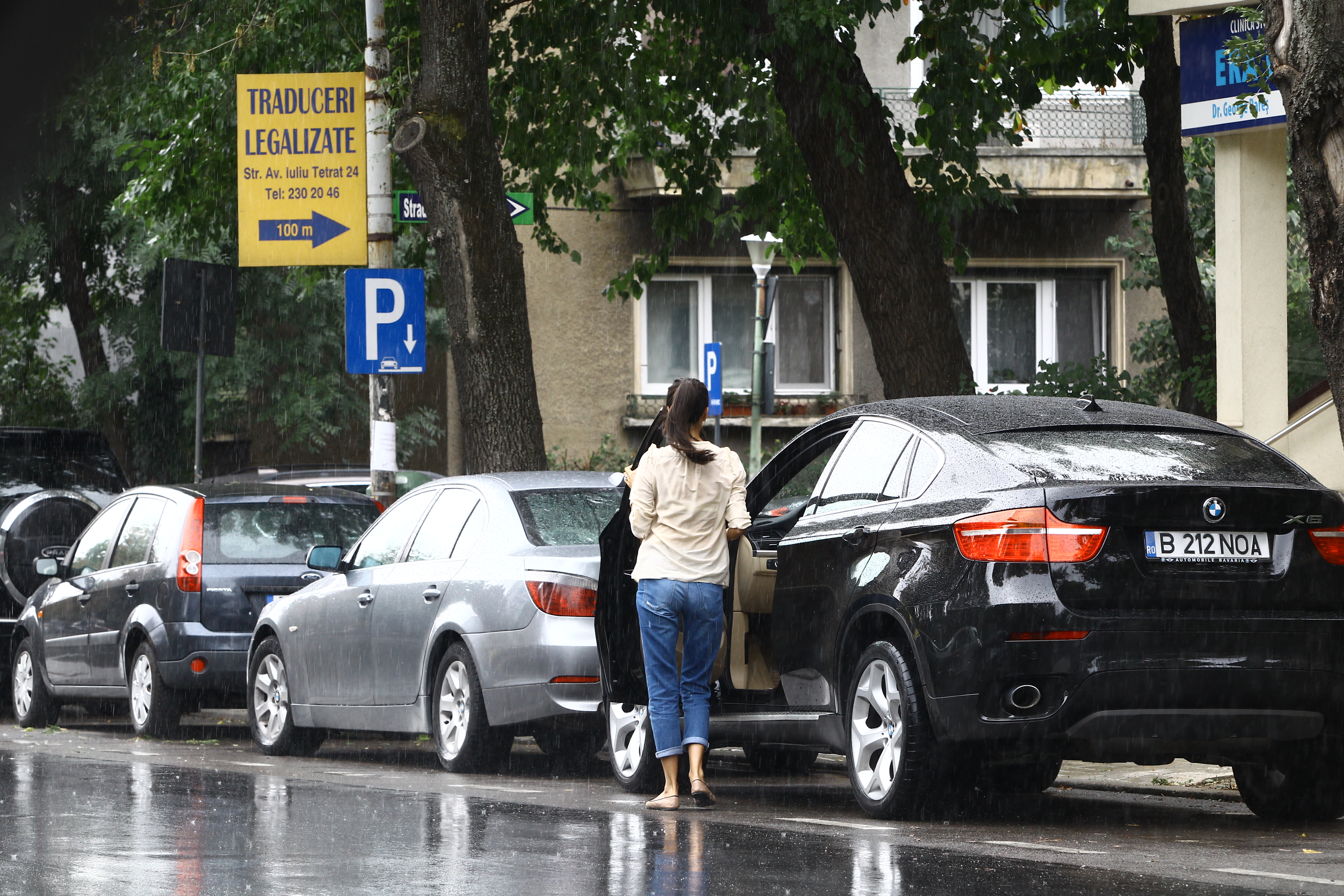 Bruneta a atras privirile barbatilor din jur, fara ca acestia sa banuiasca macar ca stirista va deveni mama peste doua luni