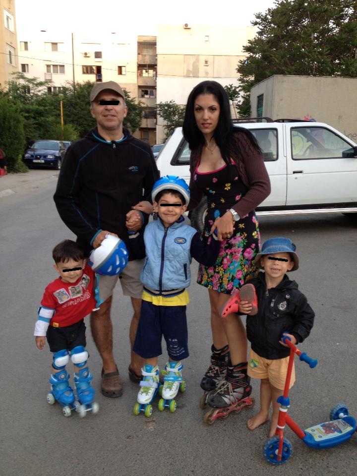 La cei 27 de ani, tanara este deja mamaica a trei copii