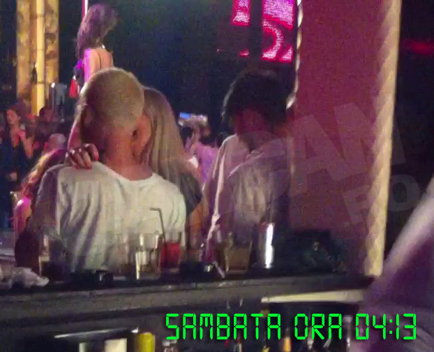 Cand una dintre blonde nu este atenta, actioneaza cealalta