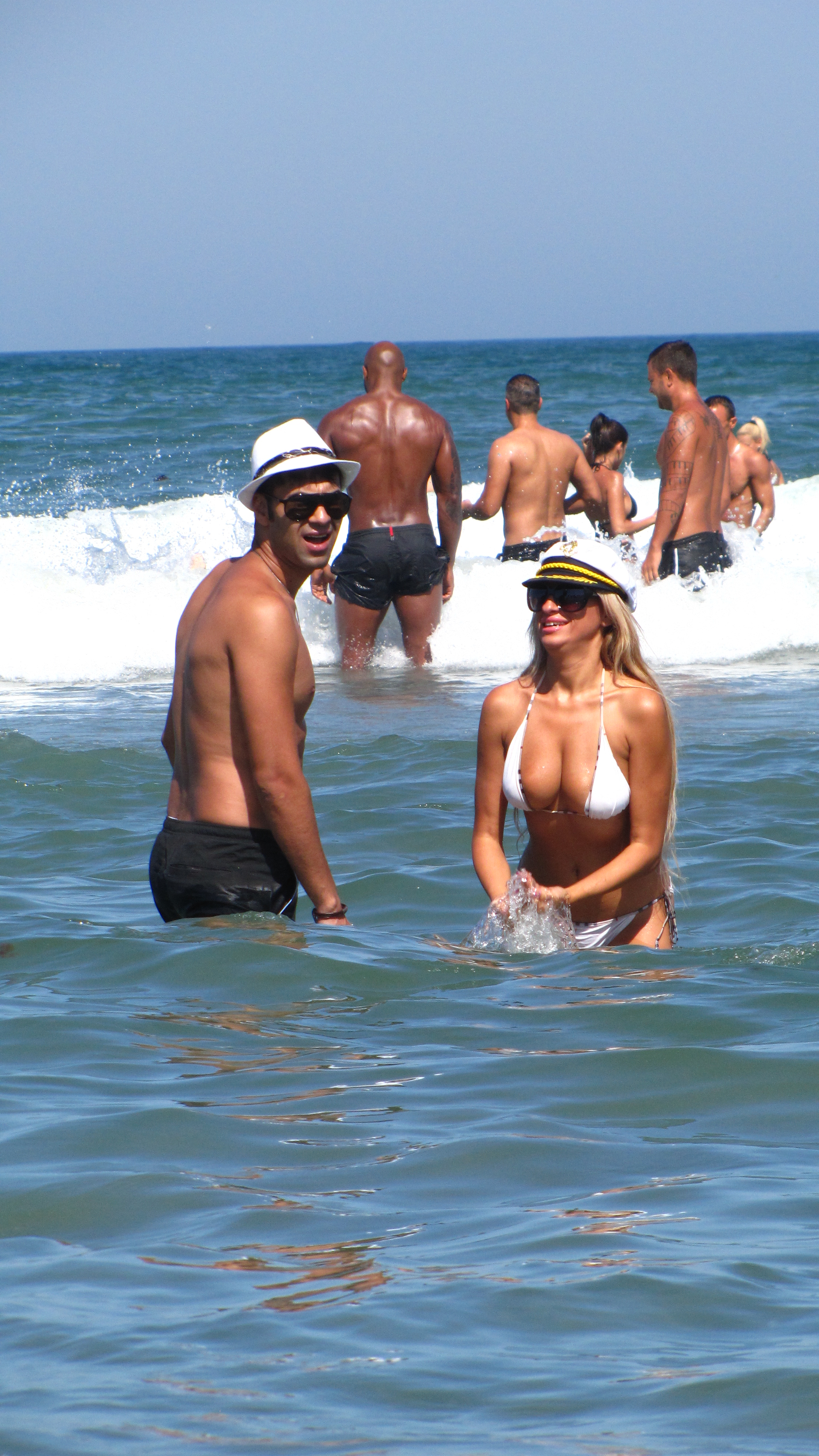 Sanziana si Ratzoi s-au certat si s-au impacat de mai multe ori