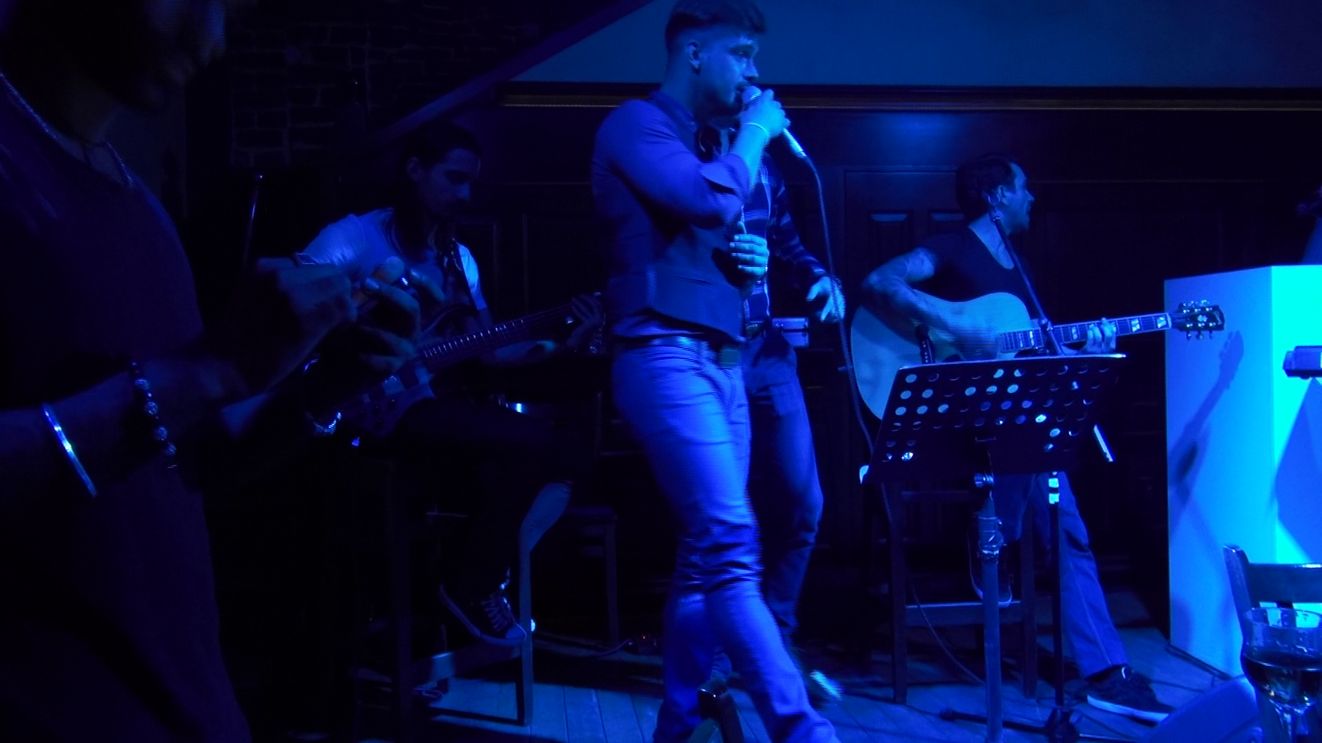 Dupa miezul noptii, Bogdan i-a dedicat lui Victor melodia 