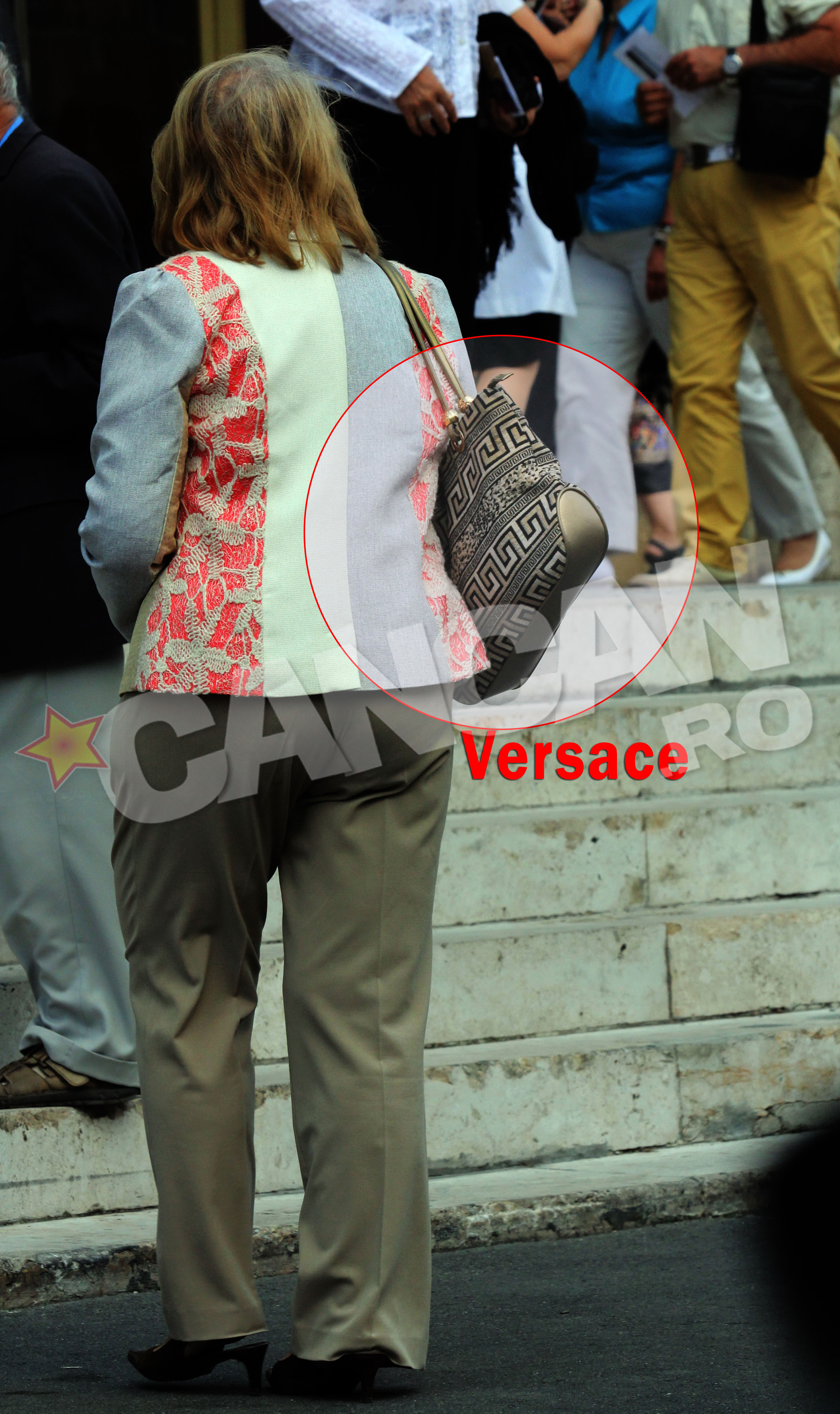 Doamnele inca mai apreciaza un Versace