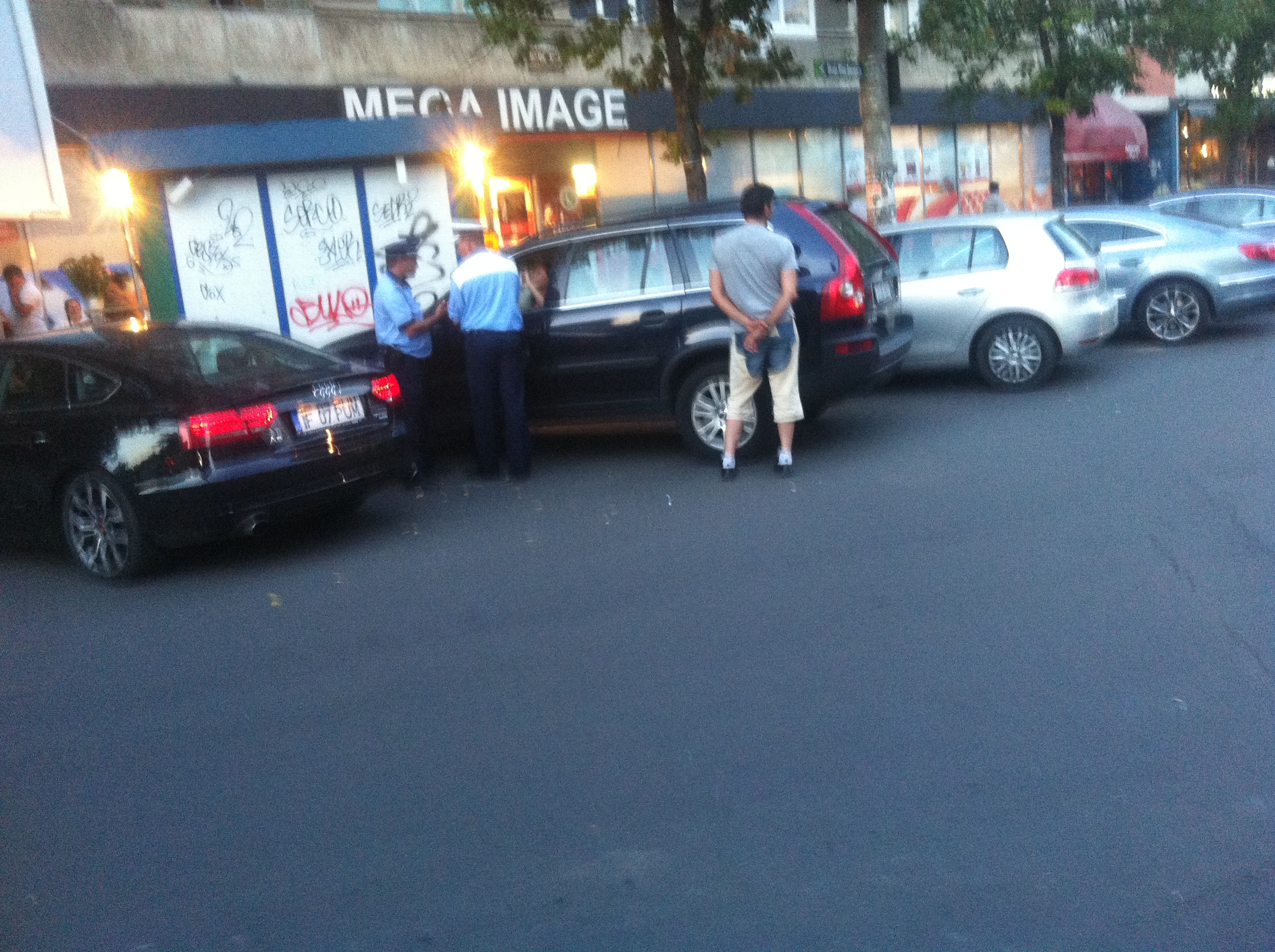 Nervoasa, Gabriela s-a certat minute intregi cu politistii rutieri