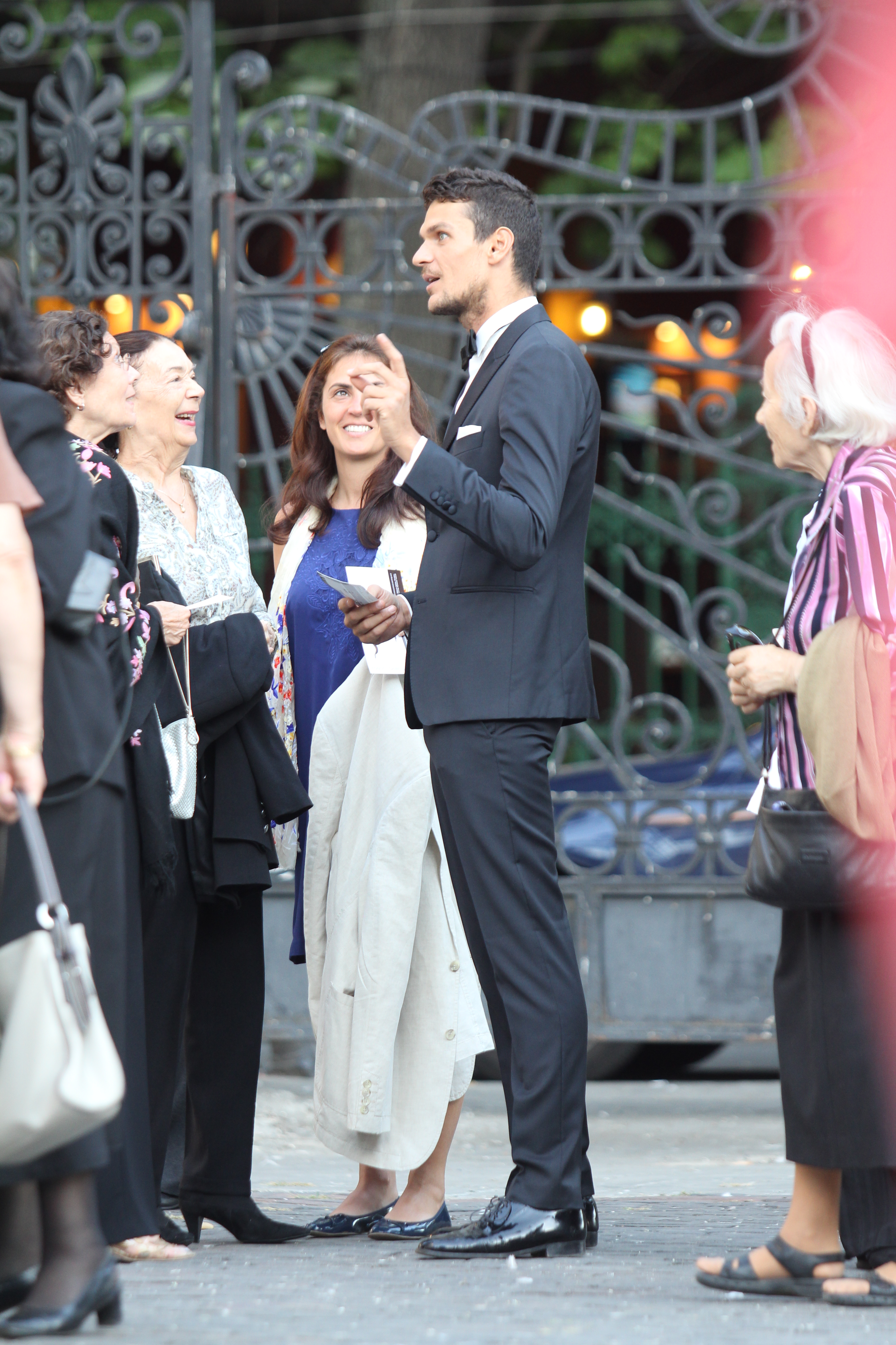 Sunt rare ocaziile cand Tudor Chirila imbraca un costum