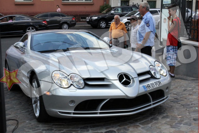 Nasilor nu le-a fost permis accesul cu masina in curtea Casei Casatoriilor