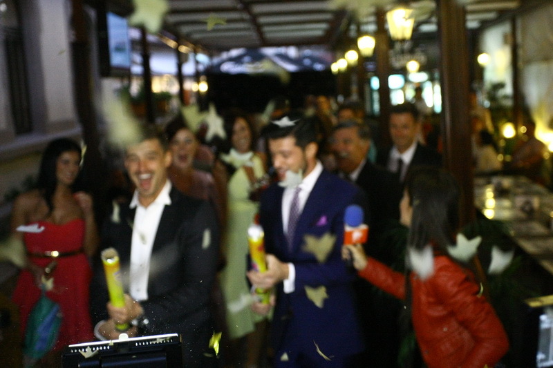 Tot Vladau a fost cel responsabil cu voia buna. A aruncat cu confeti