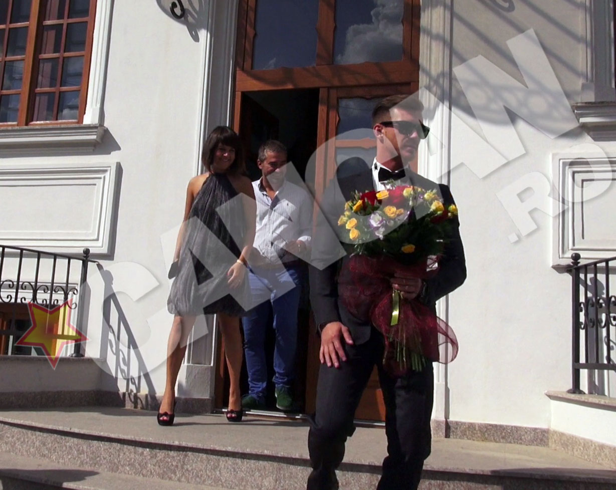 Cavalerul Bogdan Vladau s-a trezit la iesire cu buchetul de flori in brate