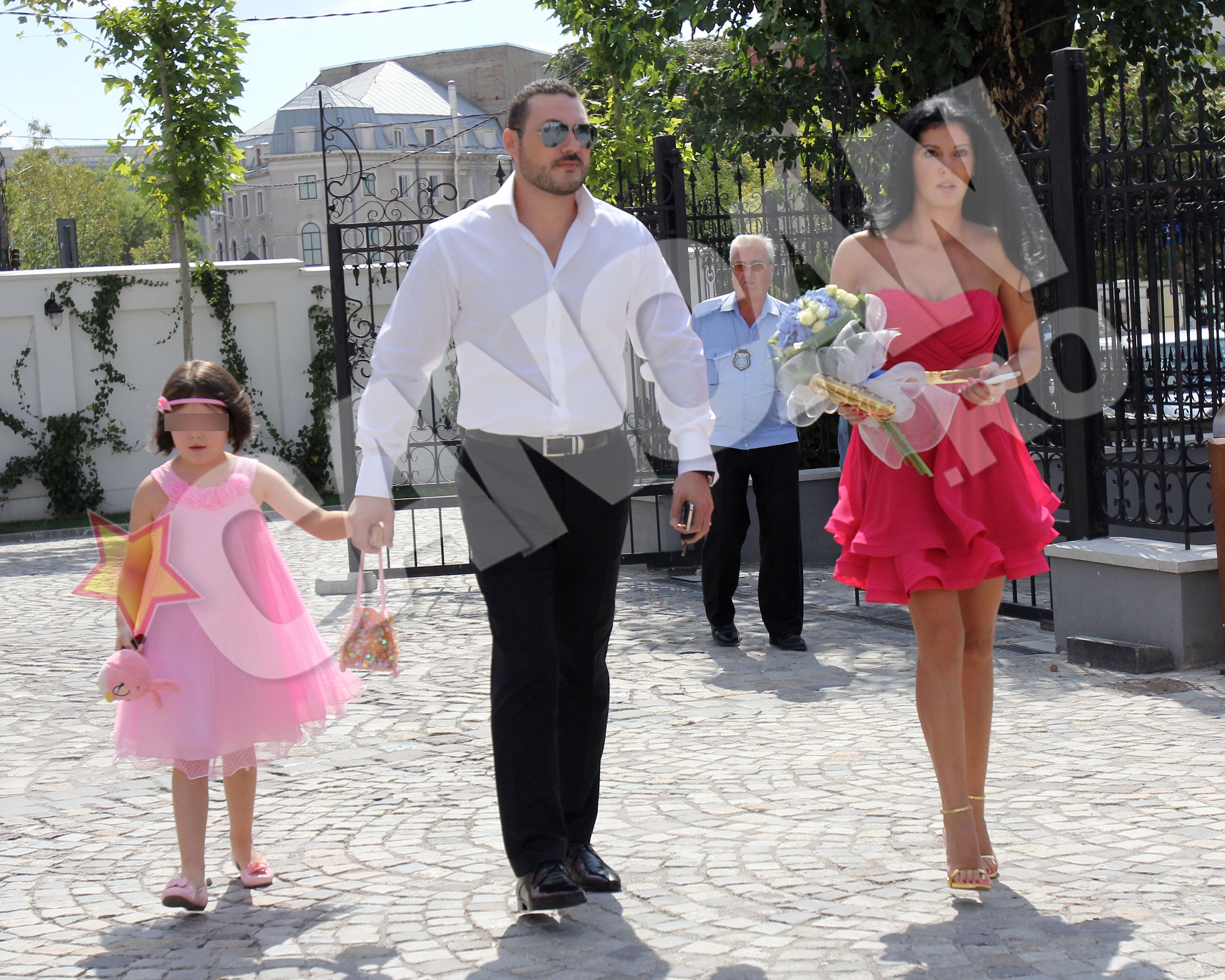 Sora lui Victor, sotul si fiica ei le-au fost si ei alaturi tinerilor insuratei la Starea Civila