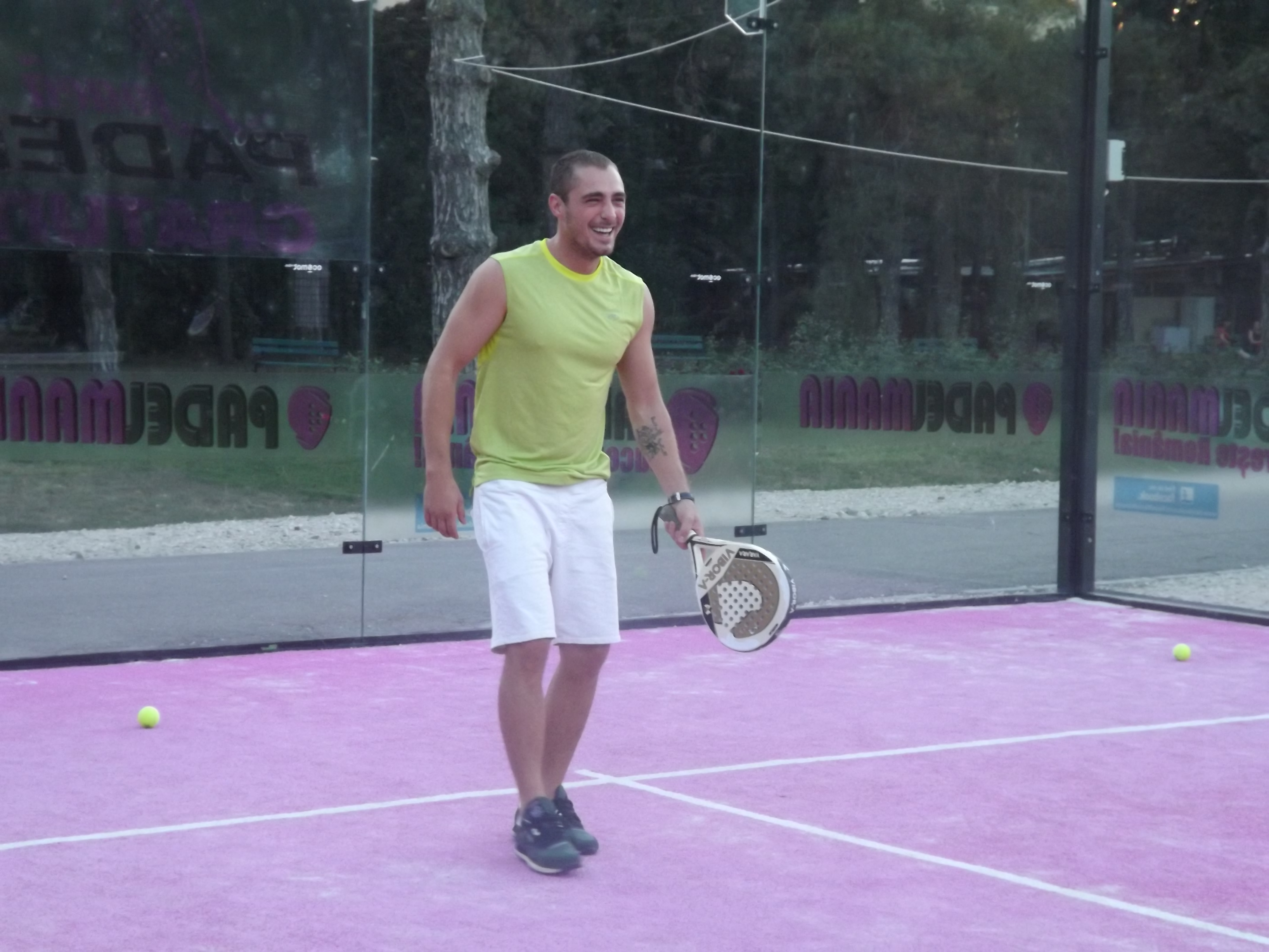 Actorul s-a descurcat foarte bine la padel, desi este un sport nou in Romania