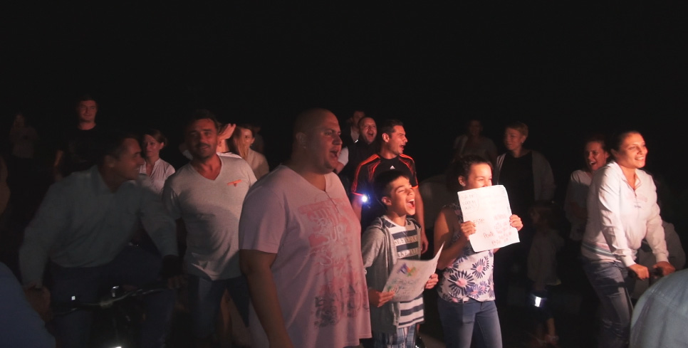 Oamenii cer să fie ridicată bariera de la intrarea in cartier