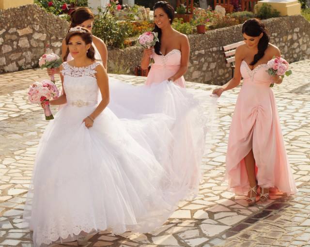 Celia si-a luat rochia cu doar cateva zile inainte de nunta