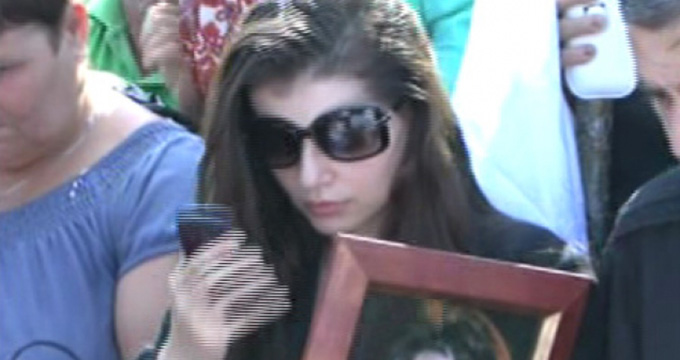 Monica plange in fiecare zi de dorul mamei sale