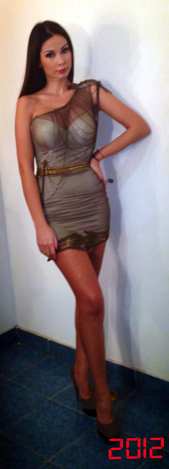 Talie de viespe si picioare de model: Iuliana a reusit in 2012 sa arate mai bine ca niciodata!