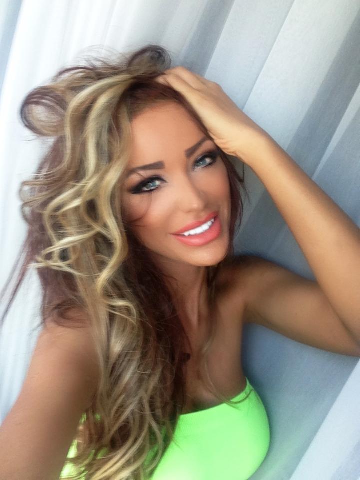 Bianca s-a vopsit blonda special pentru ziua nuntii