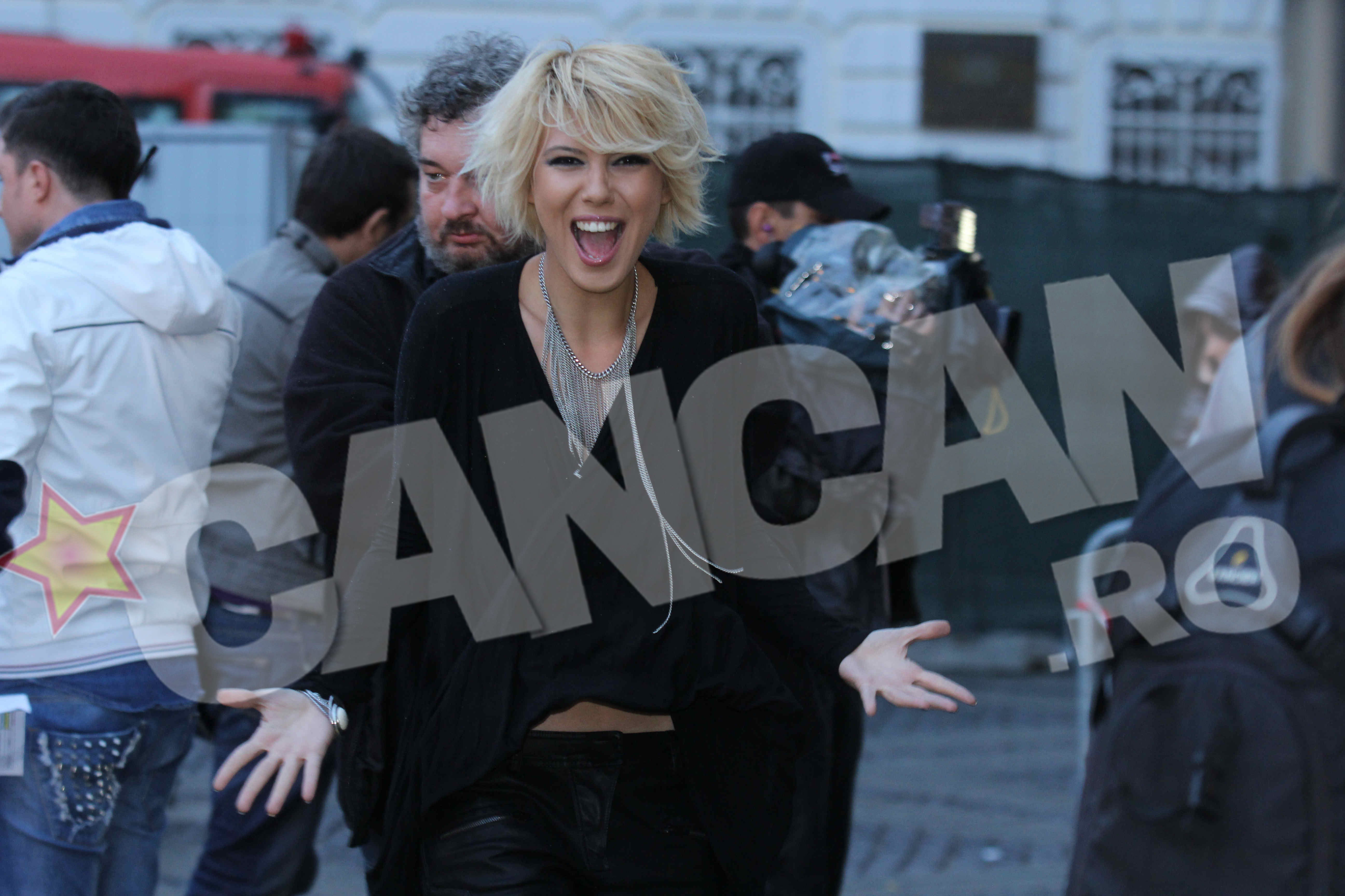 Cu buricul gol, Sore a cam tremurat si ea