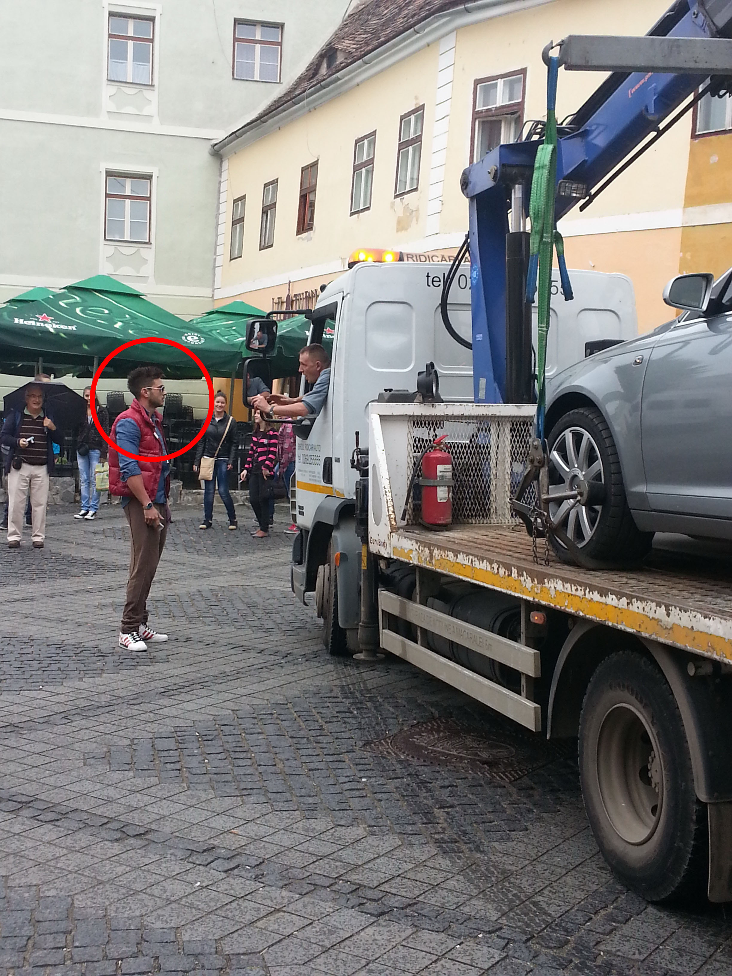 Dorian discuta cu cel care i-a ridicat autoturismul