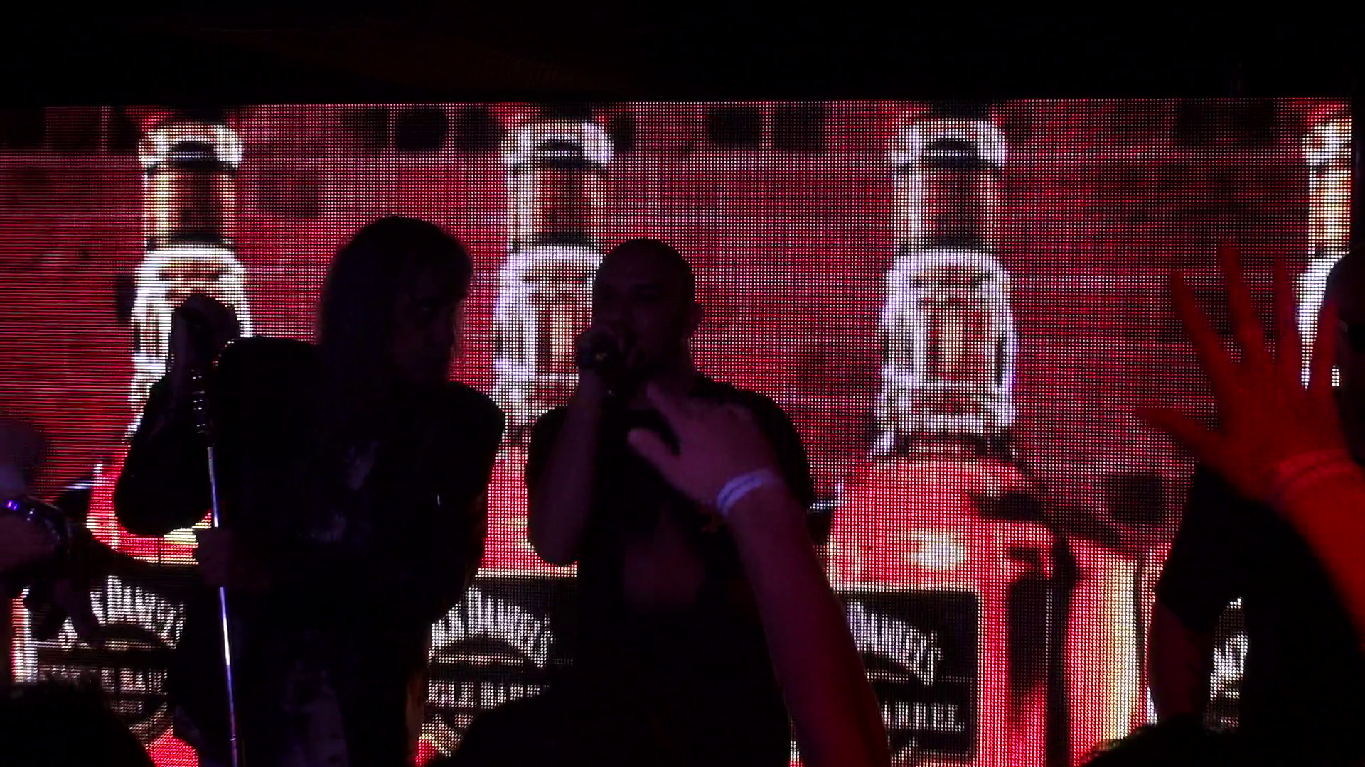 Minculescu l-a invitat pe Minculescu sa cante pe aceeasi scena