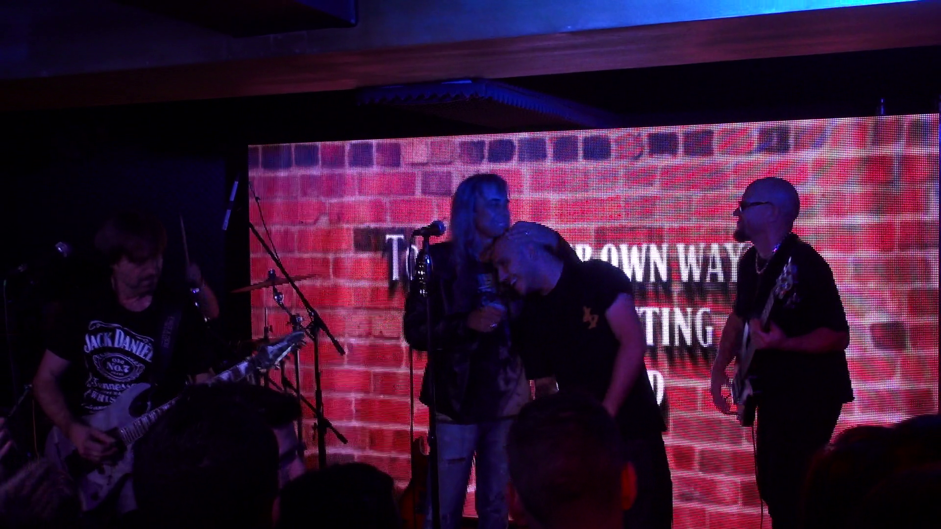 La sfarsitul spectacolului, Minculescu l-a pupat in crestetul capului pe Guess Who