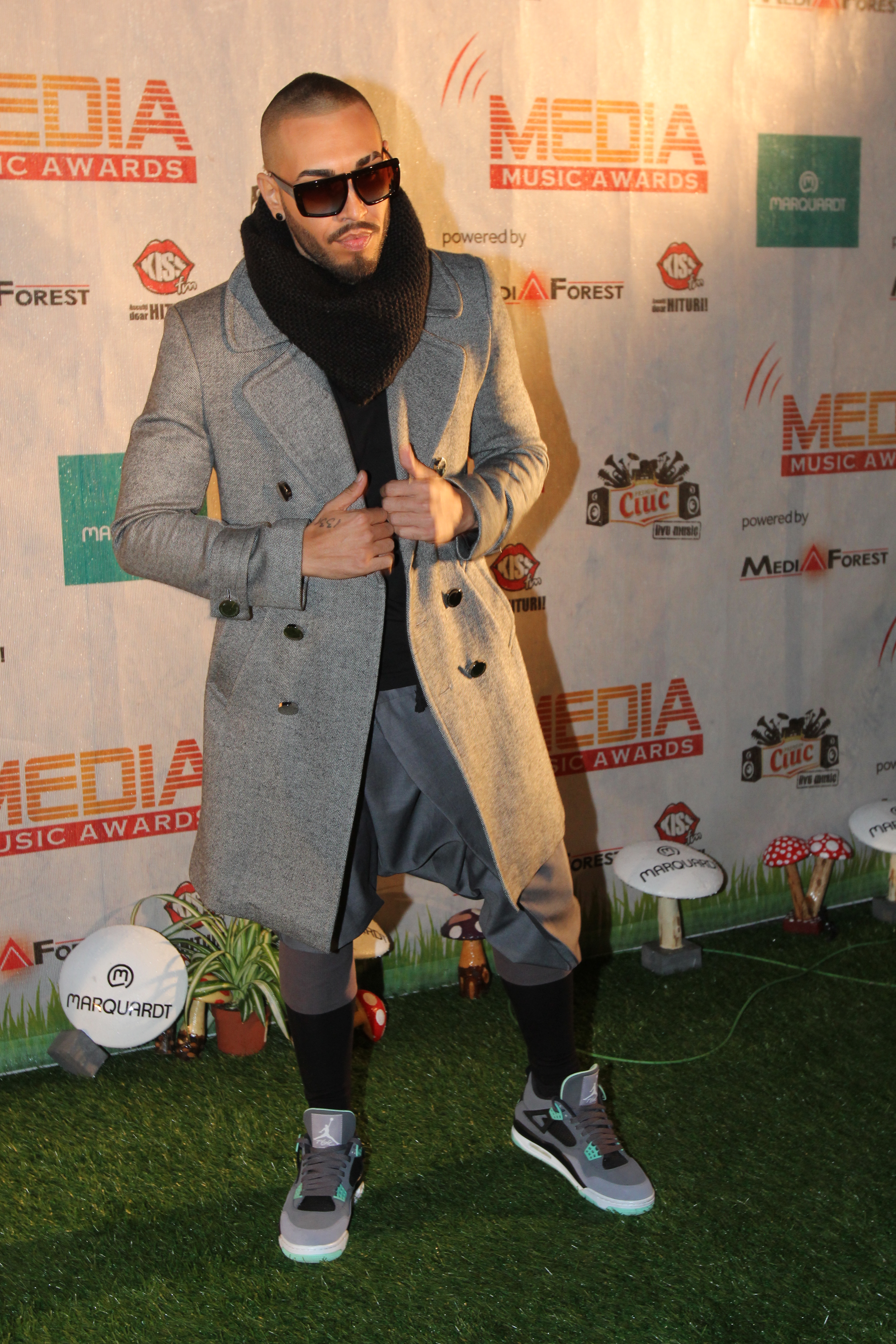 Artistul se bucura in continuare de un mare succes in cariera