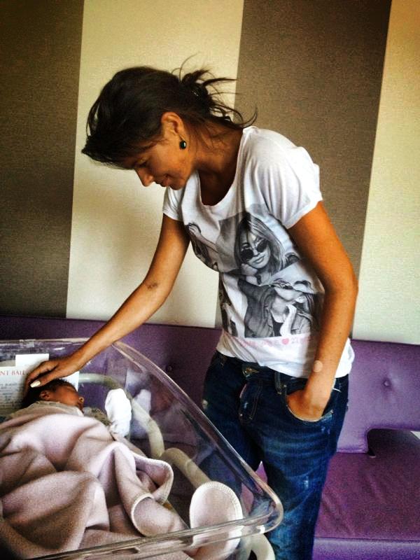 La doar trei zile dupa ce a nascut, asa arata frumoasa romanca