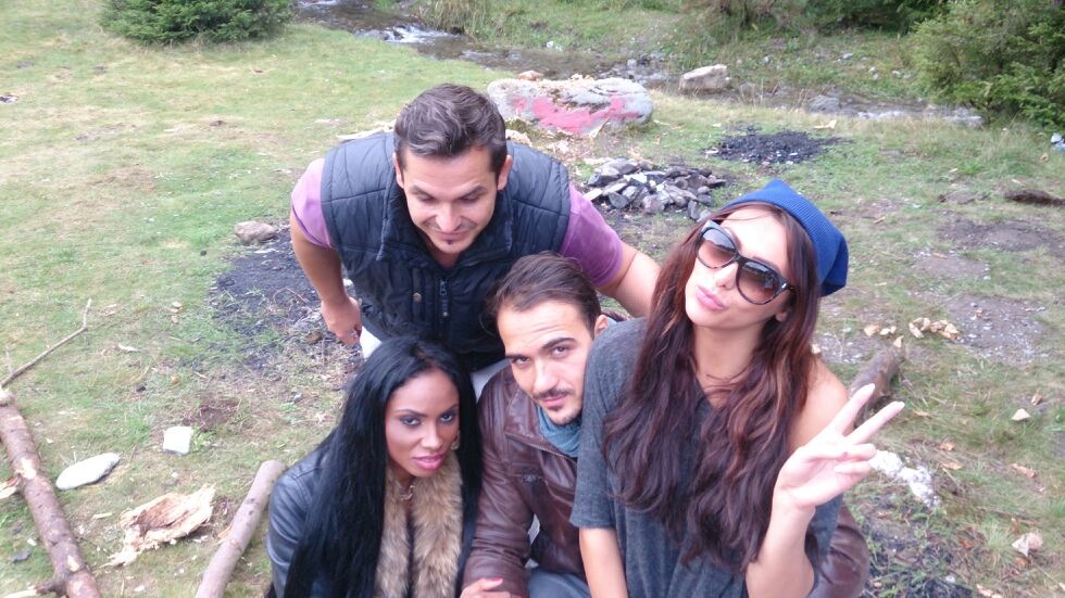 Tanara a mers la munte alaturi de pretendentii sai