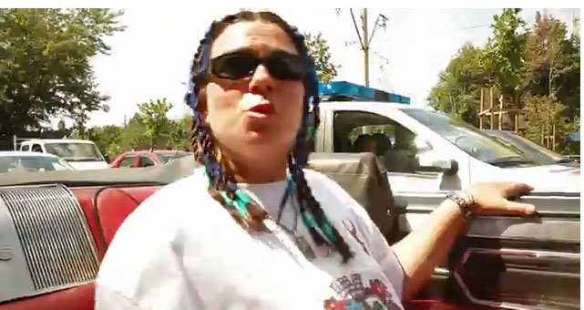 Ca sa aminteasca de perioada in care a devenit cunoscuta, Dana si-a facut si coditele impletite