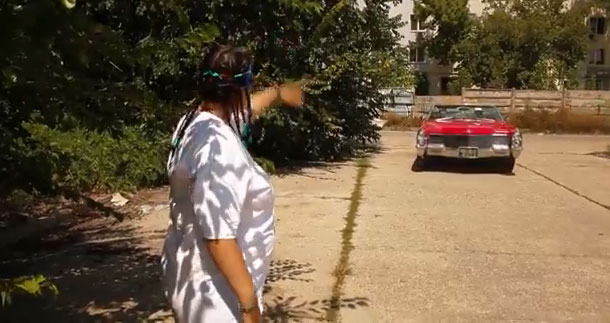 Inca din primele cadre se vde clar ca Dana e insarcinata