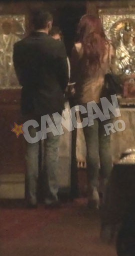 Vineri, Bianca si Victor au mers sa se spovedeasca la o biserica din afara orasului. Pe parcursul ceremoniei, roscata a iesit de mai multe ori din biserica