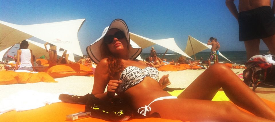 Fiica cantaretului a facut senzatie la malul marii